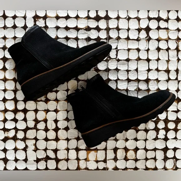 Clarks Suede Ankle Boots - Black - size 7.5 - Picture 2 of 7